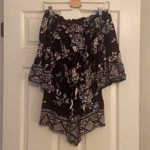 One piece. Wear off or on shoulders!